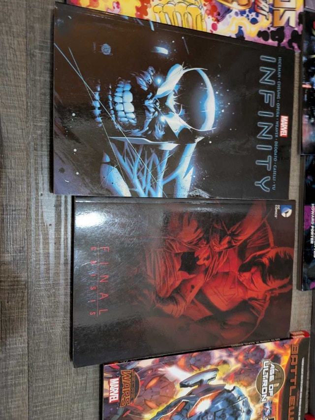 Graphic Novel Collection - photo 3