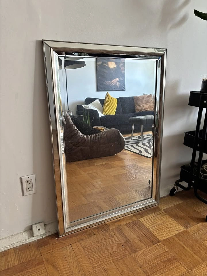 Medium sized mirror