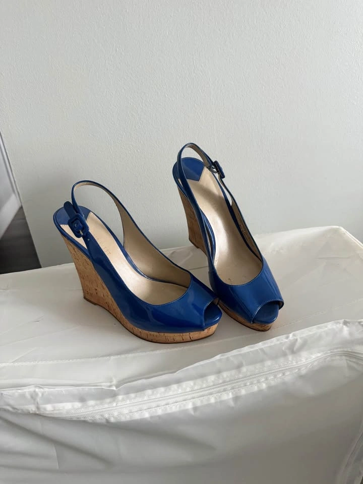 Nine West Blue Patent Leather Wedge Sandals size 8 - photo 2