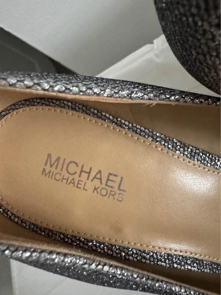 Michael Kors Silver Glitter Platform Pumps size 8 - photo 3