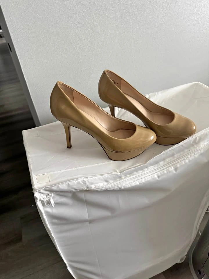 Nine West Nude Patent Platform Pumps size 8