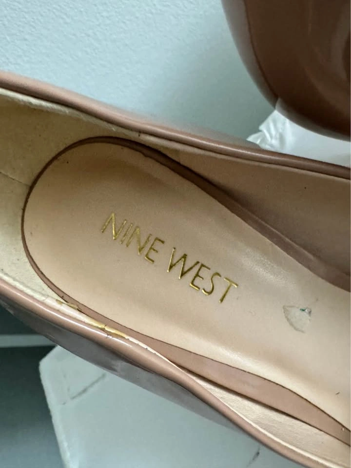 Nine West Nude Patent Leather Pointed Toe Pumps size 8 - photo 3