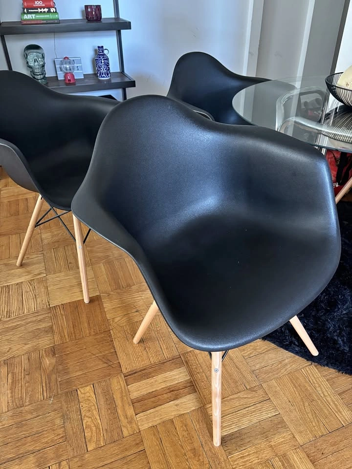 Black dining chairs (x4)