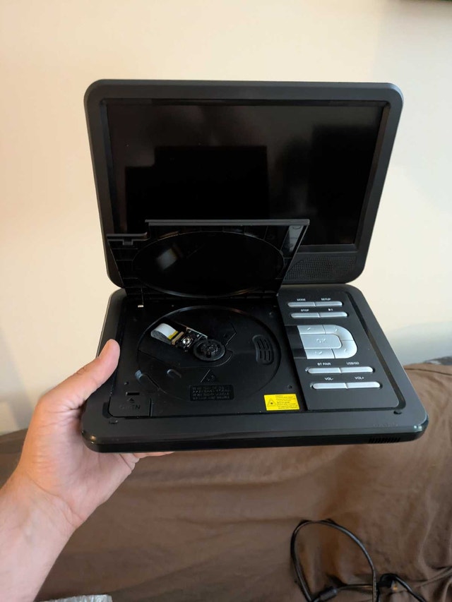 Sylvania Portable DVD Player with Headphones - photo 2