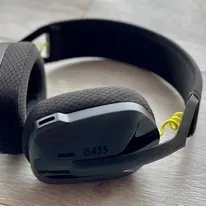 Logitech G435 Headset (Built in microphone)