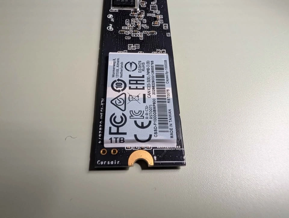 Corsair MP600 Gen4 PCIe 1TB NVMe M.2 SSD - photo 3
