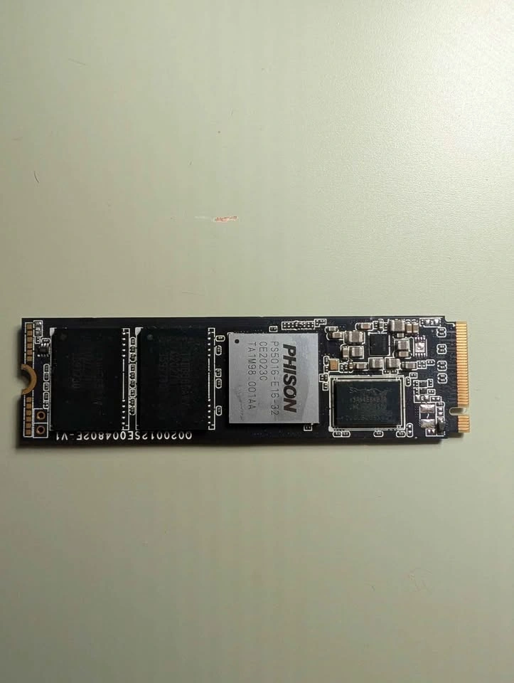 Corsair MP600 Gen4 PCIe 1TB NVMe M.2 SSD - photo 5
