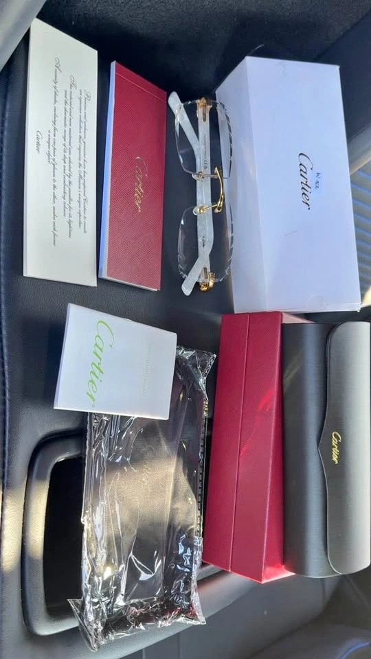 Cartier glasses(250)