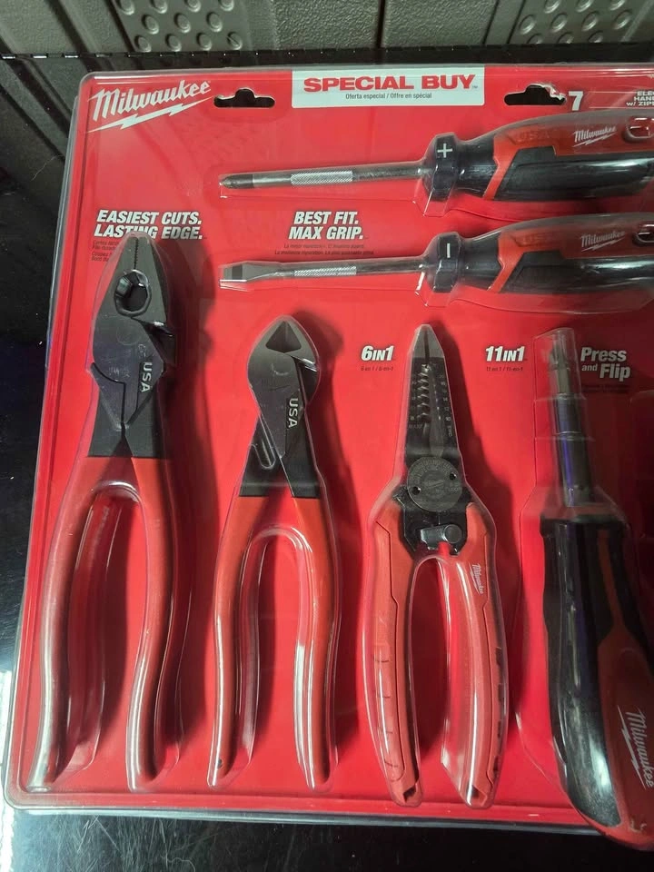 Milwaukee Electrician's Hand Tool set - photo 3