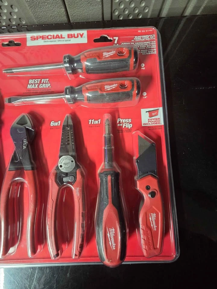 Milwaukee Electrician's Hand Tool set - photo 4