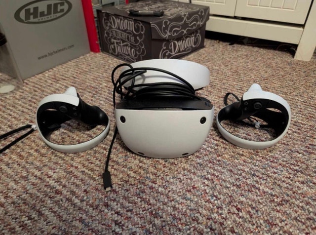 PSVR2 Complete Set with Original Box and Controllers