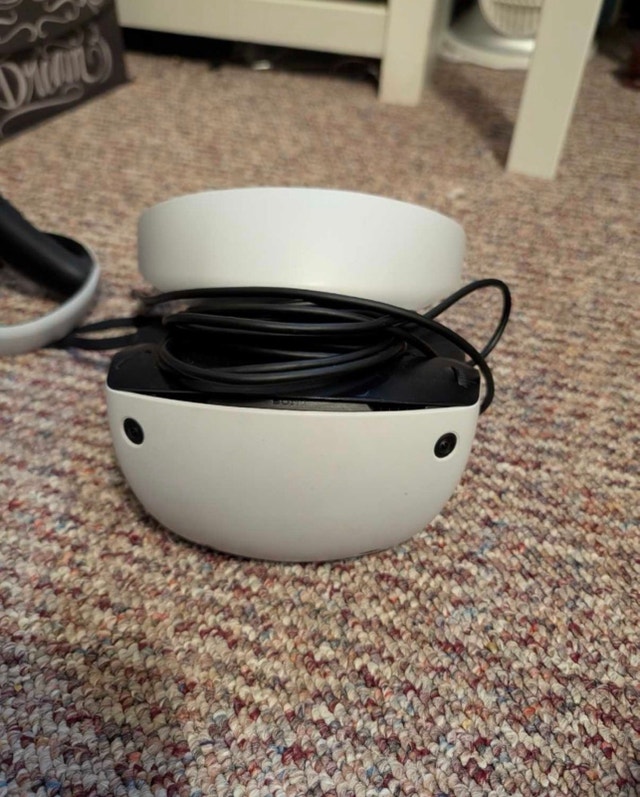 PSVR2 Complete Set with Original Box and Controllers - photo 3