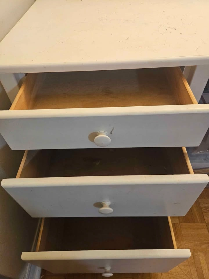 Free White Wooden Desk with 3 Drawers - photo 3