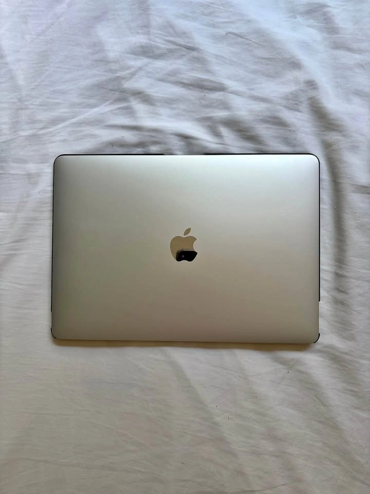MacBook Air 13 inch M1 2020 8GB RAM 256gb SSD