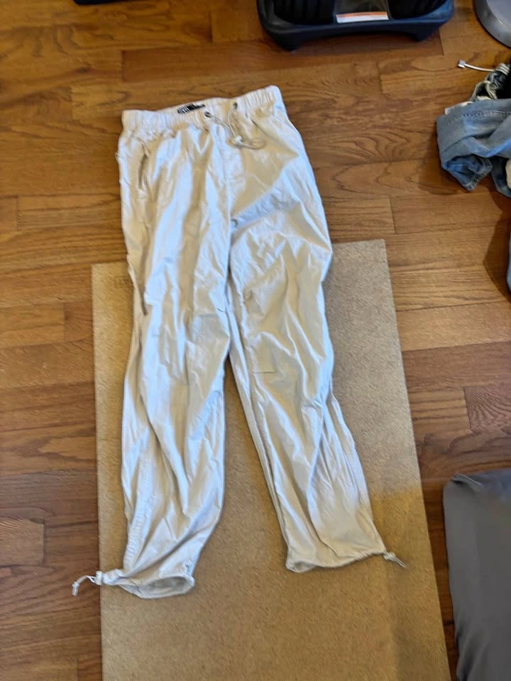 Zara parachute pants small men’s