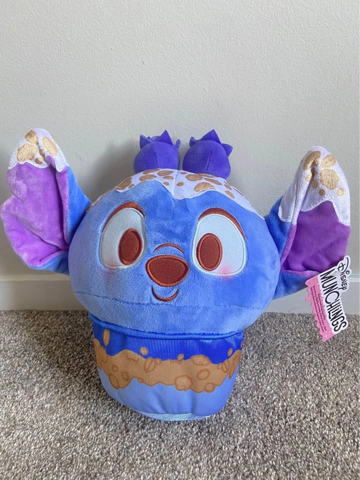 Disney Munchlings Stitch Pineapple Upside-Down Cake Plush - photo 2