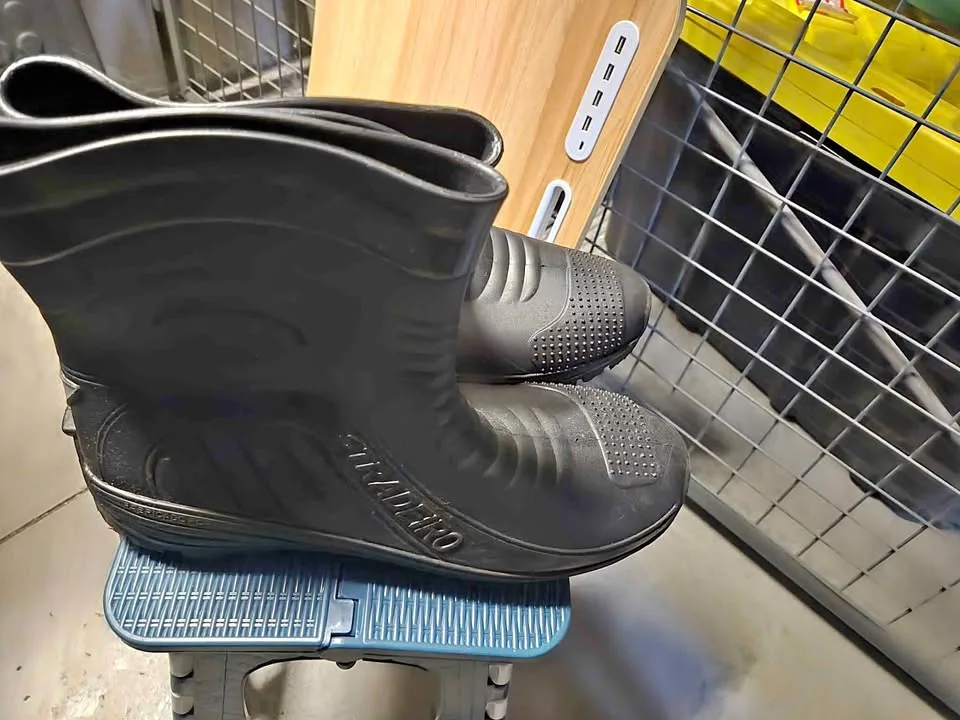 Motorcycle/bike rain boot US13 thumbnail