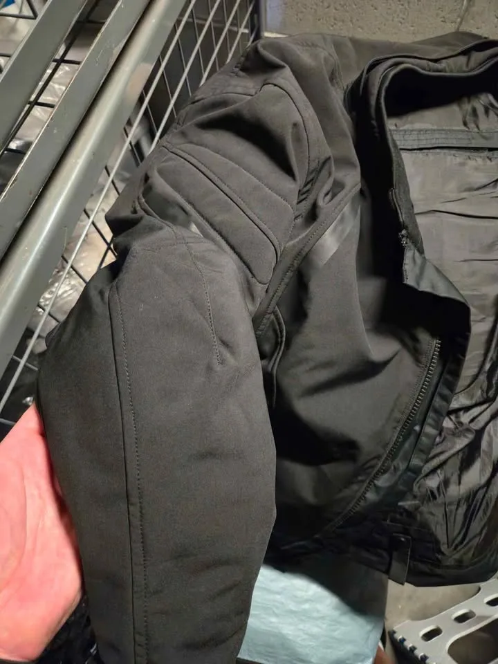 Water-resistant TNAC jacket with protection image indicator(3)