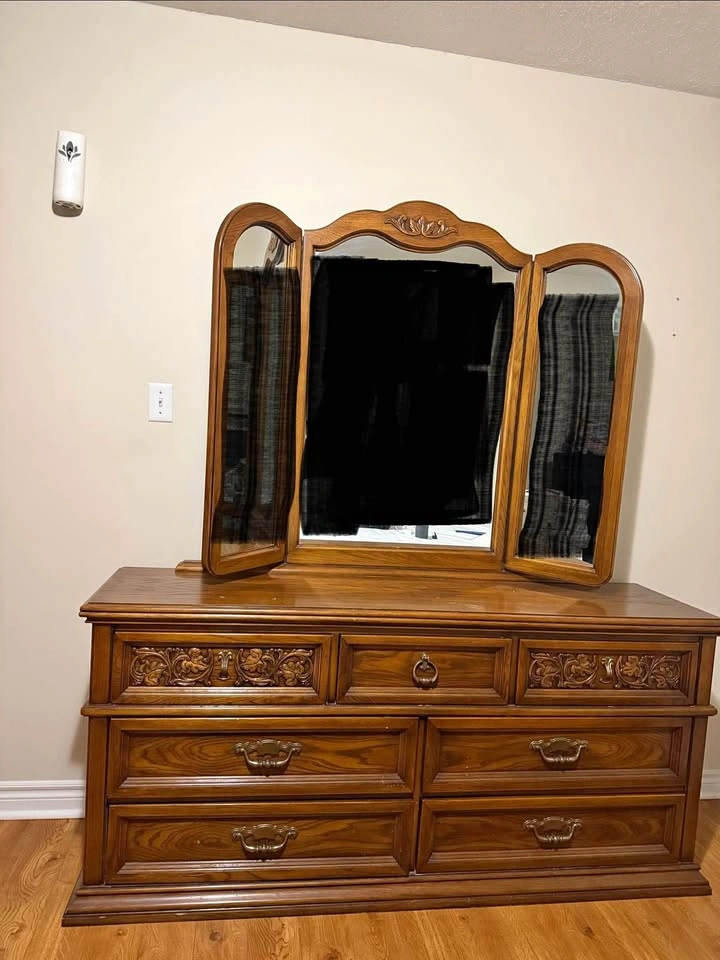 Solid Wood 6-Drawer Dresser with Tri-Fold Mirror