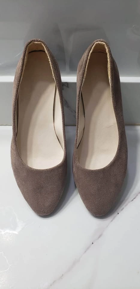 Women’s Brown Low Heel Pumps – Size 9 - photo 4