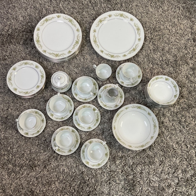 Premiere Fine China Sweet Hearts Dinnerware Set