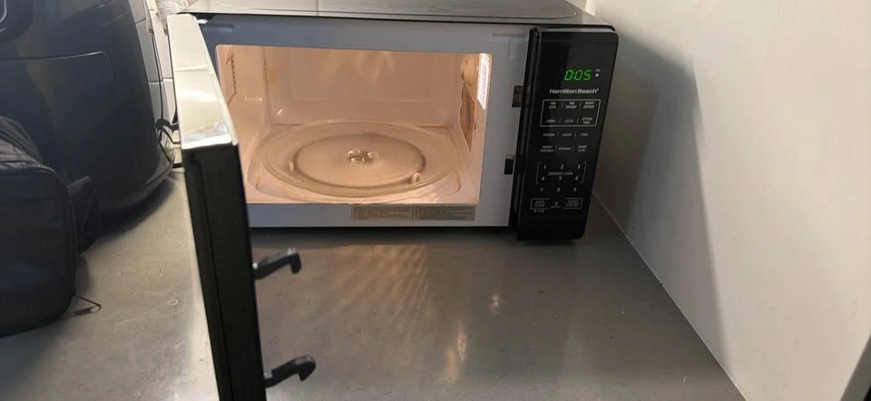 Hamilton Beach Microwave - photo 3