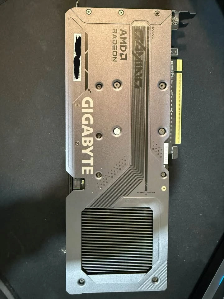 Gigabyte 9060xt 16gb - photo 2