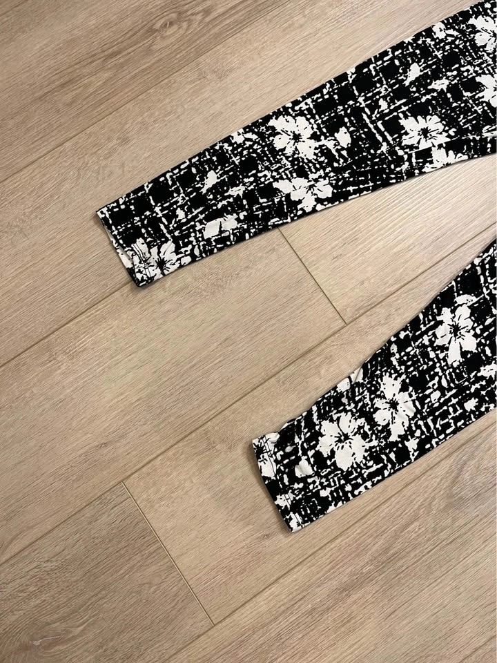 Black & White Floral Print Leggings - One Size - photo 3