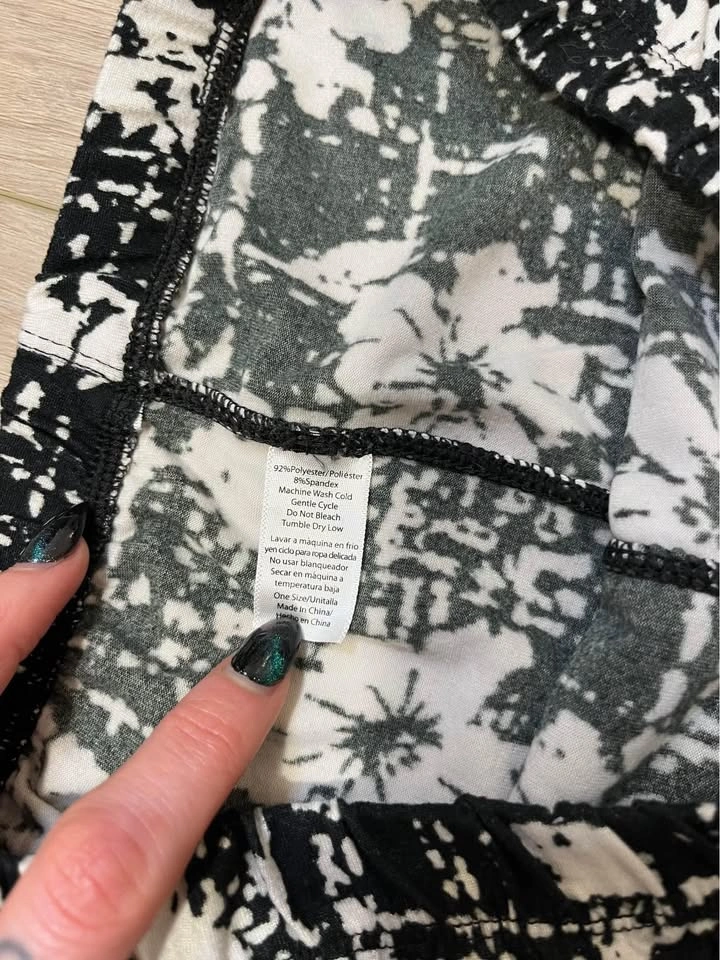 Black & White Floral Print Leggings - One Size - photo 4