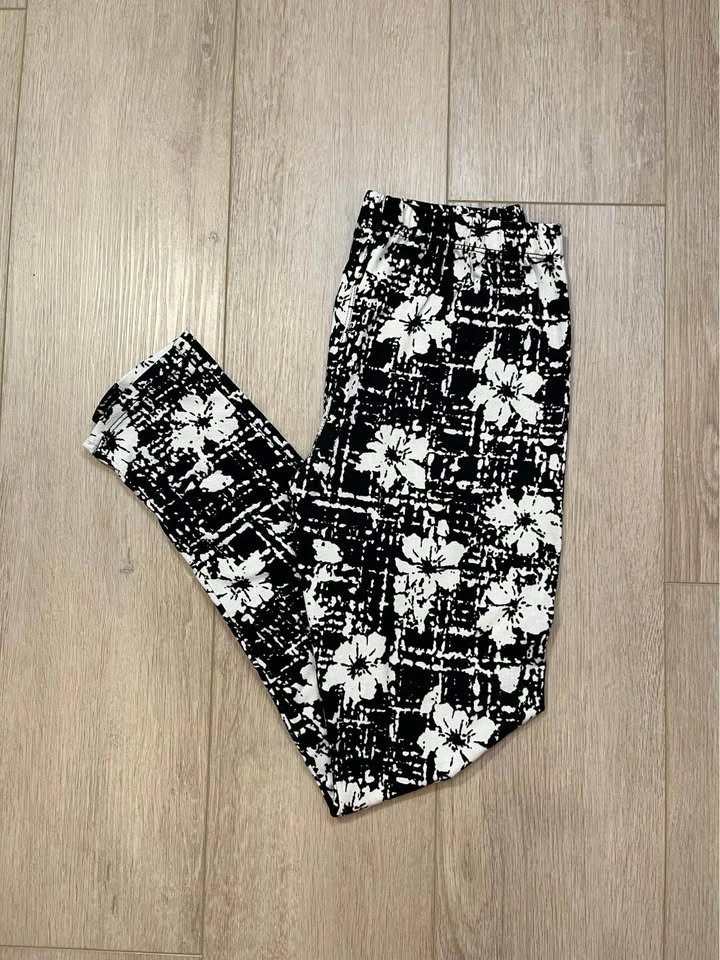 Black & White Floral Print Leggings - One Size - photo 5