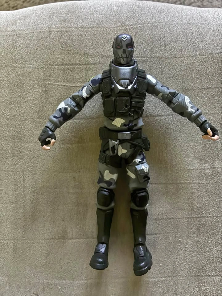 Hasbro Fortnite Victory Royale Series Metal Mouth Action Figure