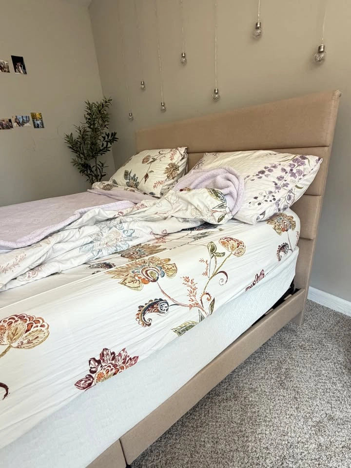 Queen bed set with frame, mattress, and box spring - photo 3