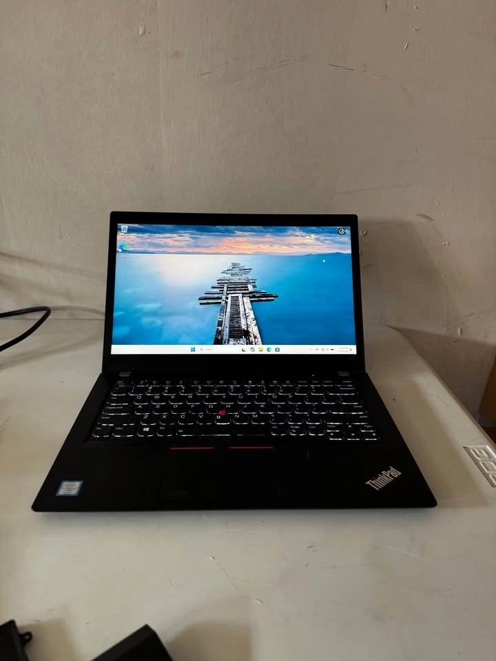 T480s Thinkpad | i7 8650U | 256GB SSD | 8GB RAM | WIN 11 - photo 2
