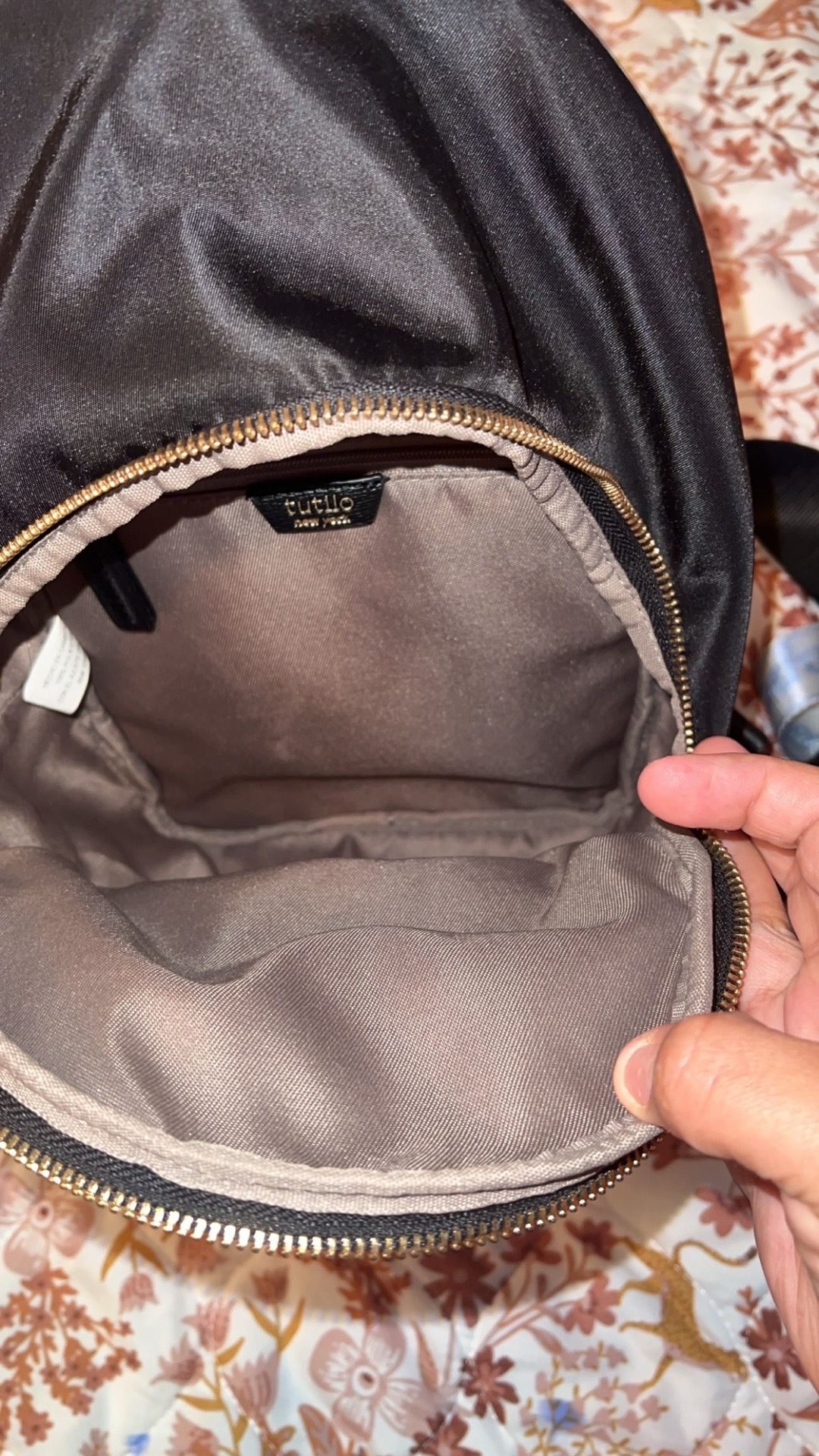 Tutilo New York sling bag - photo 3