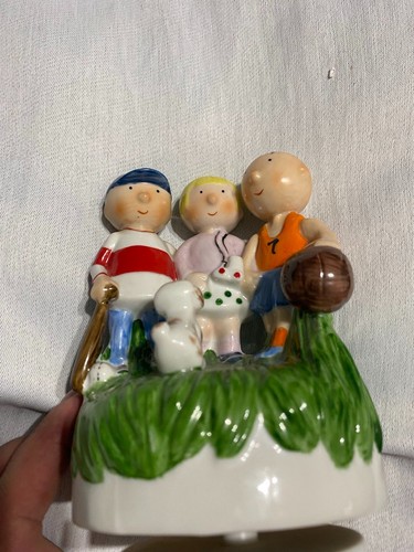 Vintage Porcelain Music Box Figurine – Children with Dog