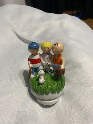 Vintage Porcelain Music Box Figurine – Children with Dog - photo 2