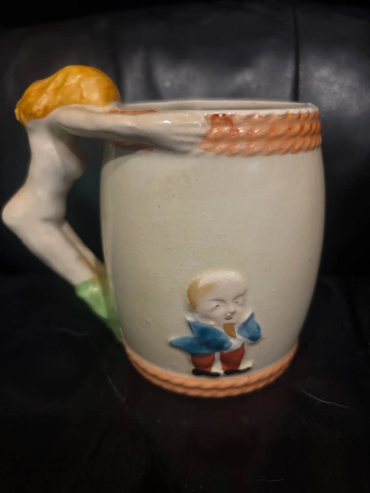 Vintage 1950’s Japanese Ceramic Risqué “Peeping” Mug - photo 2