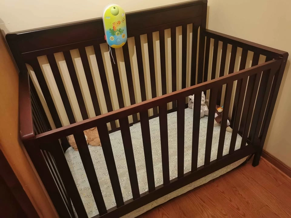 Baby crib + mattress and sheets - photo 2