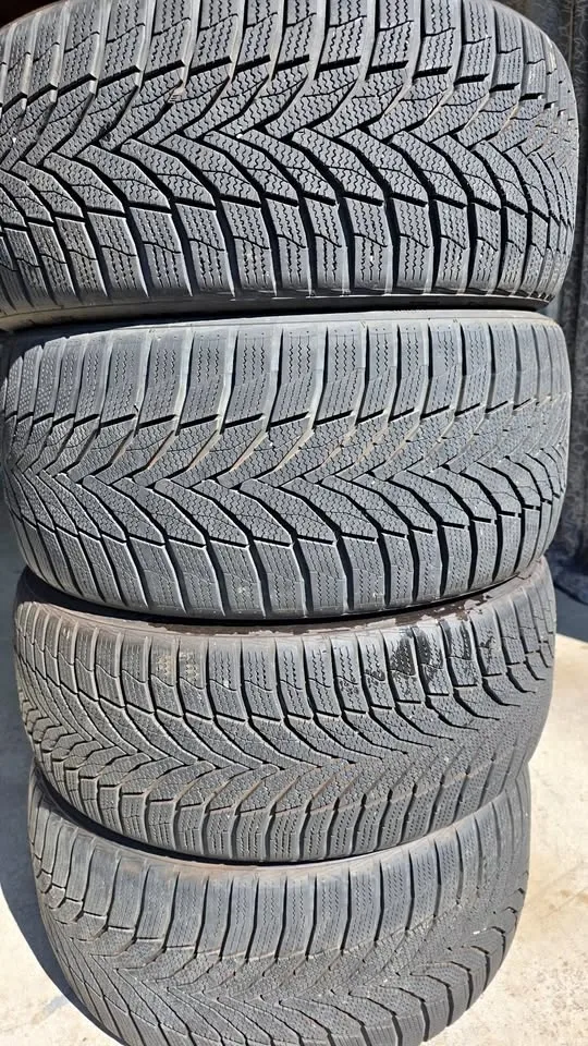 255/35/19 and 225/40/19 Nexen winter tires 80% tread