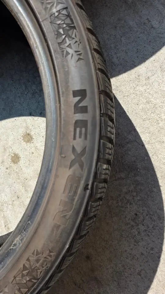 255/35/19 and 225/40/19 Nexen winter tires 80% tread - photo 3