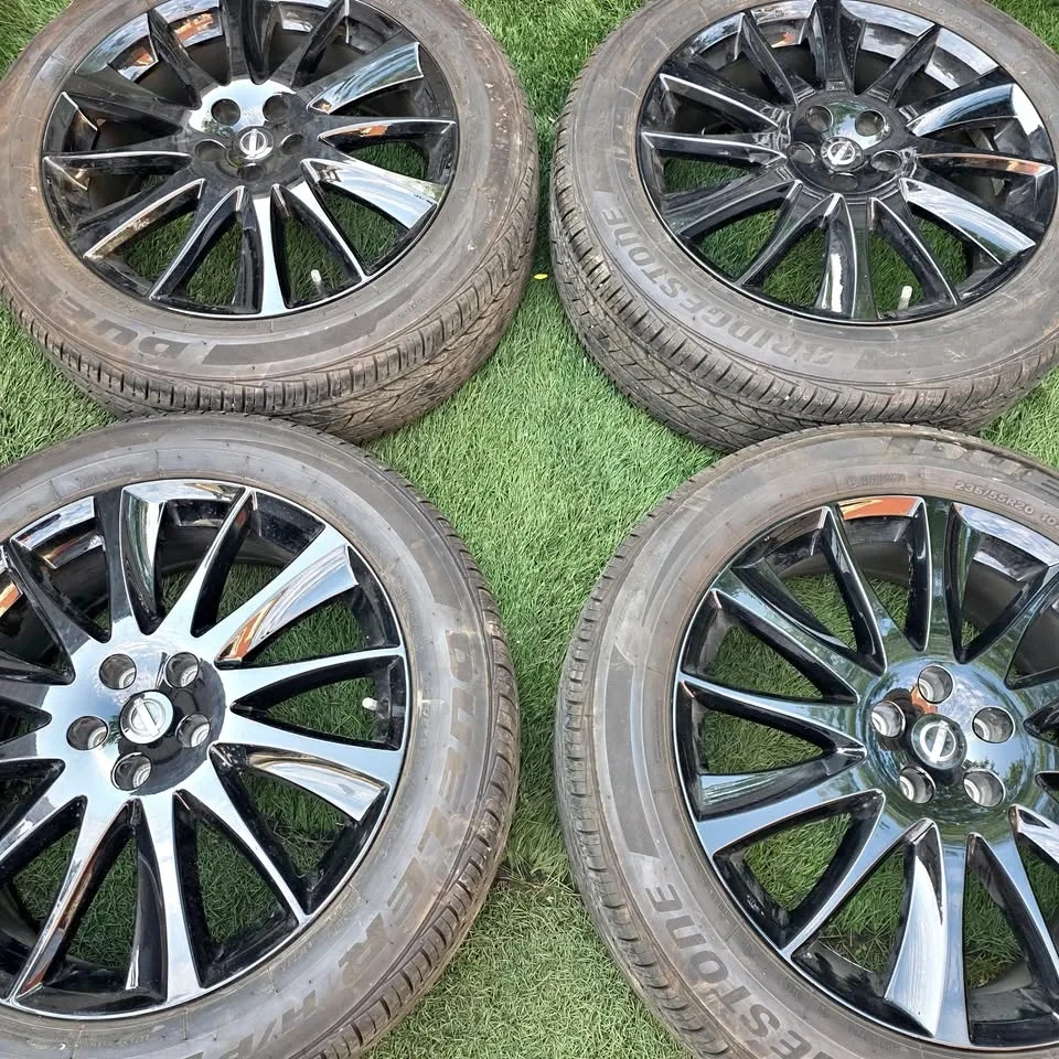 20 inch Nissan OEM alloy 5x114.3 like new