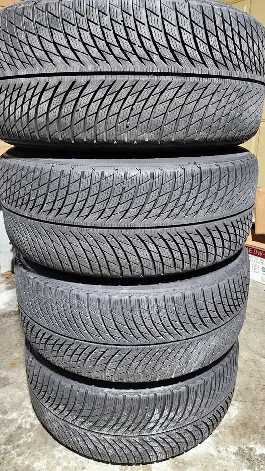 275/45/20 Michelin Pilot Alpin 5 SUV Winter Tires