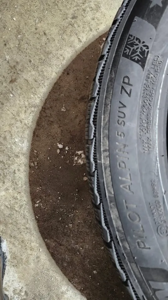 275/45/20 Michelin Pilot Alpin 5 SUV Winter Tires - photo 4