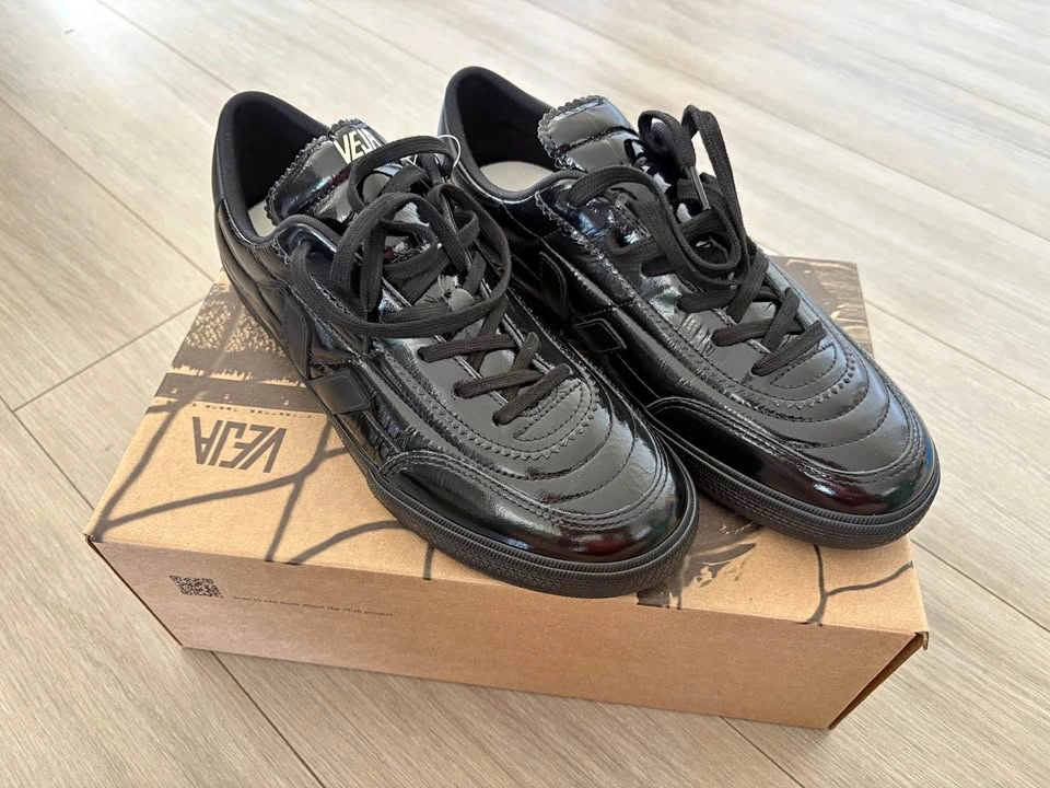 BNIB Veja Panenka Leather Black Sneakers
