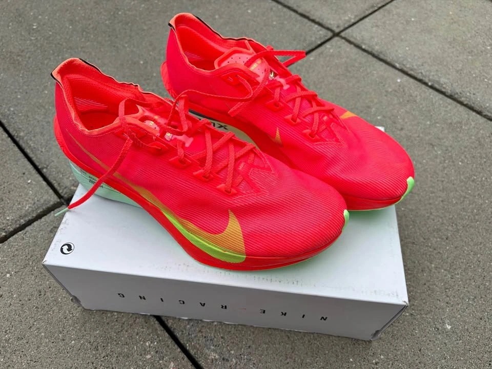 BNIB Nike ZoomX Vaporfly Next% 4