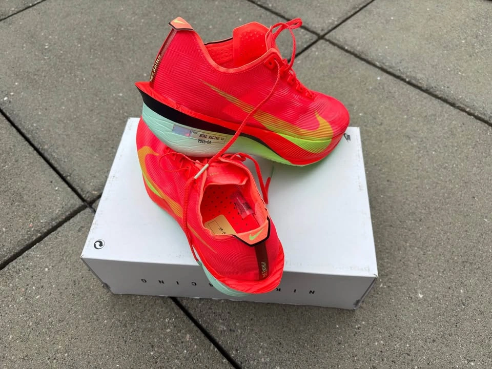 BNIB Nike ZoomX Vaporfly Next% 4 - photo 3