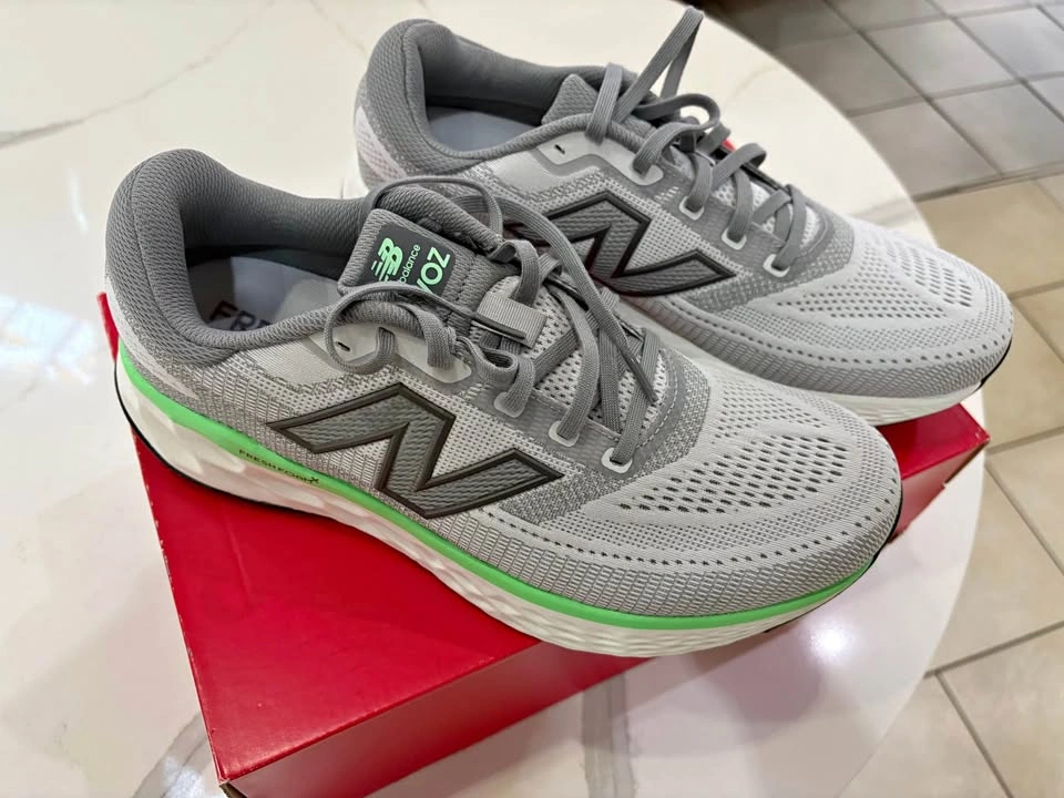 BNIB New Balance Fresh Foam EVOZ v4 Running Shoes