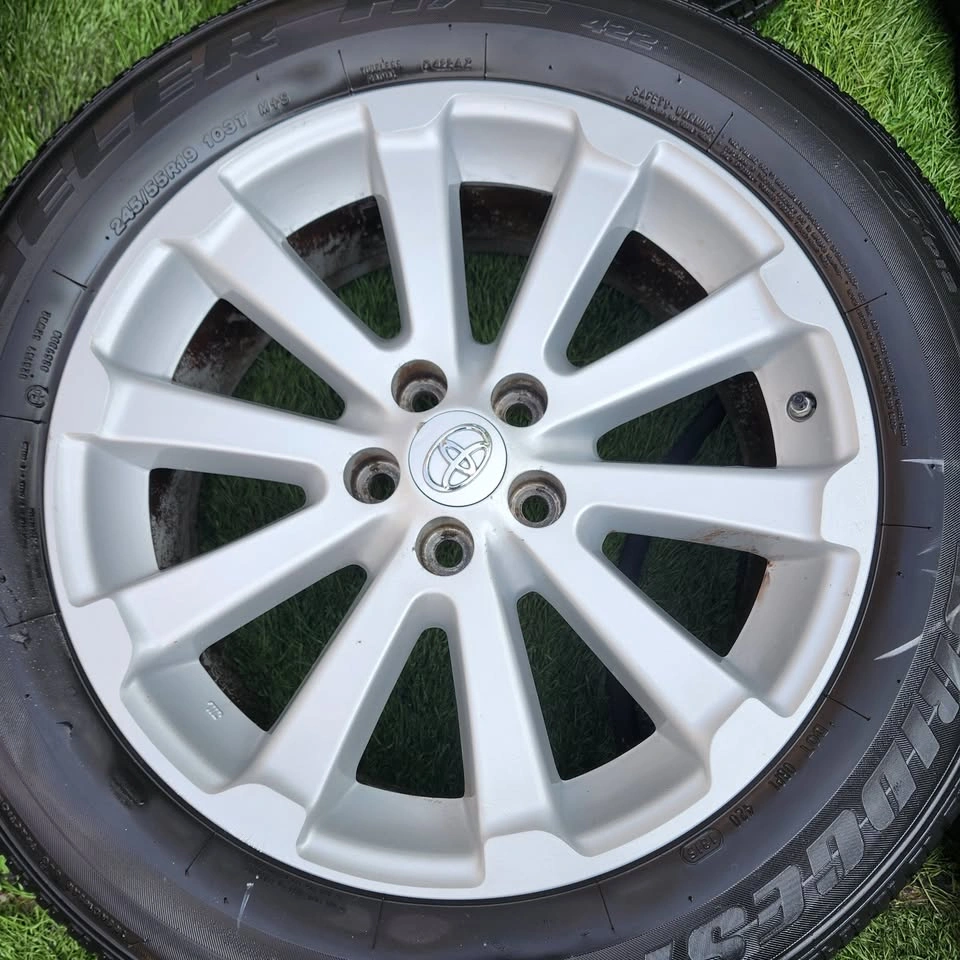 19 inch toyota oem alloy rims - photo 2