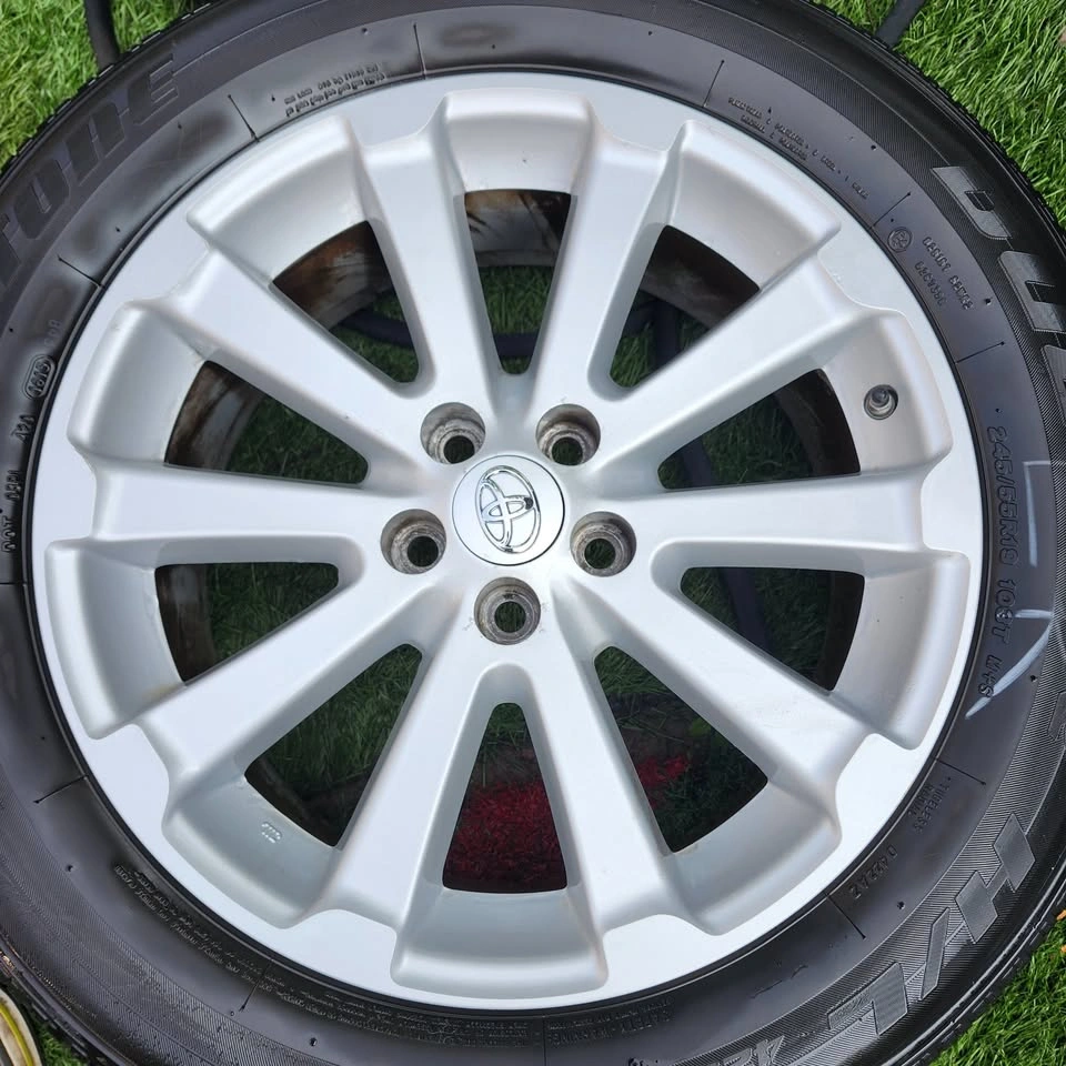 19 inch toyota oem alloy rims - photo 3