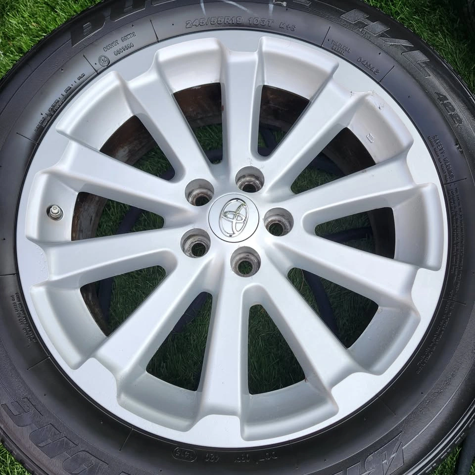 19 inch toyota oem alloy rims - photo 4